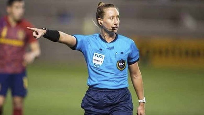 Lần đầu tiên có trọng tài nữ cầm còi ở Copa America