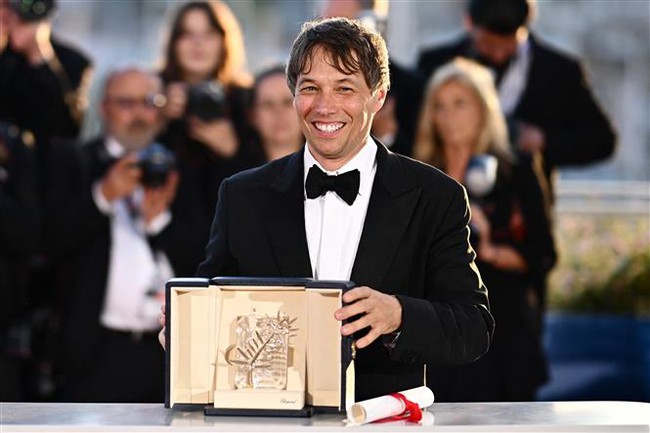 Phim 'Anora' giành giải Cành cọ Vàng của LHP Cannes 2024  - Ảnh 1.