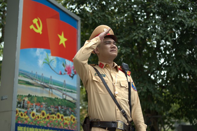 Dương Hoàng Yến - Khắc Việt lan toả tình yêu nước thời hiện đại 
 - Ảnh 2.