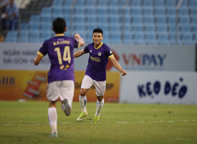 Văn Quyết, Tuấn Hải giúp Hà Nội FC thêm &quot;muối&quot; cho cuộc đua vô địch - Ảnh 2.