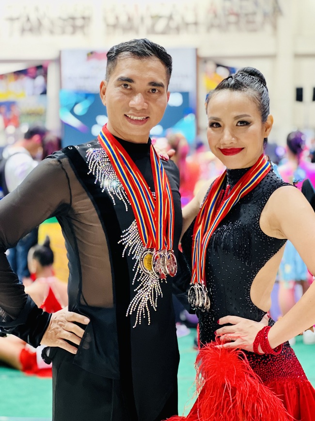 Cặp VĐV Phạm Trung Hòa - Nguyễn Mỹ Trang tham dự Giải Vô địch thế giới Dancesport hạng trung niên - Ảnh 3.