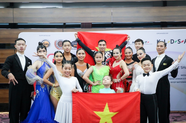Cặp VĐV Phạm Trung Hòa - Nguyễn Mỹ Trang tham dự Giải Vô địch thế giới Dancesport hạng trung niên - Ảnh 4.