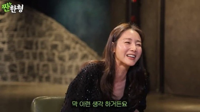 Sao phim &quot;Bản tình ca mùa Đông&quot; Choi Ji Woo chia sẻ những hiểu biết sâu sắc về việc làm cha mẹ muộn - Ảnh 4.