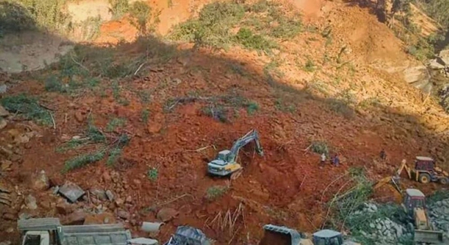 Ấn Độ: Sập mỏ đá khiến ít nhất 13 người thiệt mạng  - Ảnh 1.