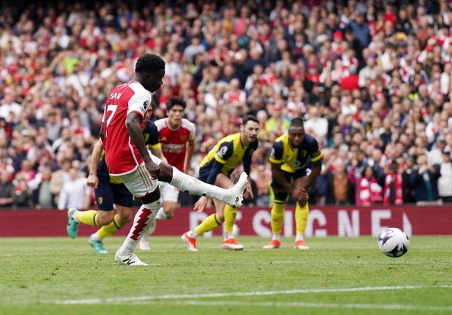 Thắng dễ Bournemouth, Arsenal gia tăng áp lực lên cuộc đua vô địch - Ảnh 2.