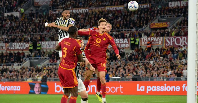 Bị Juventus cầm hòa, Roma có nguy cơ lỡ hẹn với Cúp C1 mùa tới - Ảnh 3.
