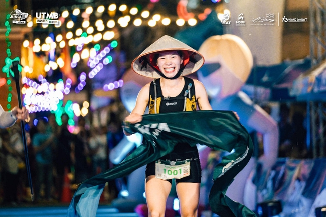 Hà Thị Hậu vô địch cự li 100km giải chạy ở Thái Lan