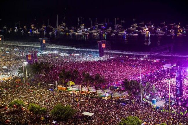 Danh ca Madonna 'gây sốt' tại Rio De Janeiro - Ảnh 1.