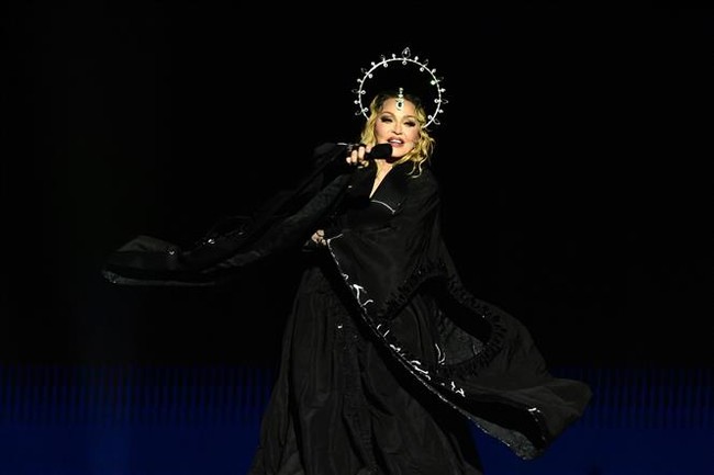 Danh ca Madonna 'gây sốt' tại Rio De Janeiro - Ảnh 3.