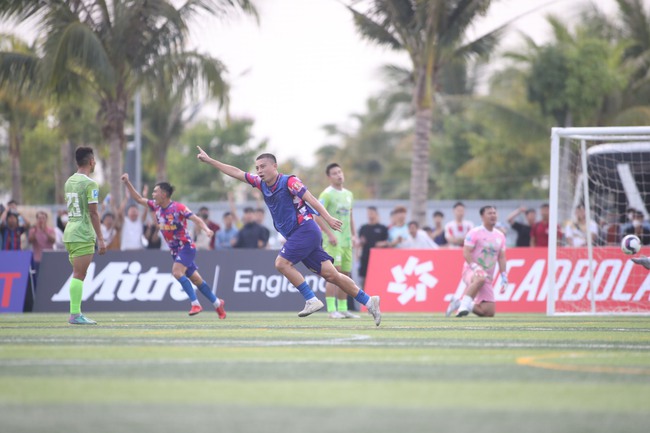 Cựu thủ môn Hà Nội FC rực sáng trong trận tranh Siêu Cúp bóng đá 7 người Quốc gia Bia Saigon Cup 2024 - Ảnh 3.