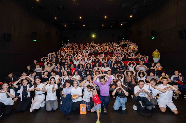 Cine tour Lật mặt 7 của Lý Hải “vỡ trận” trong tình yêu thương của khán giả  - Ảnh 1.