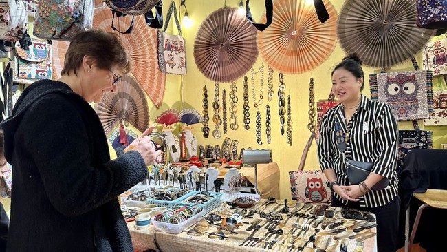 Văn hóa, du lịch và thủ công mỹ nghệ Việt thu hút khách Pháp tại Hội chợ Paris - Ảnh 4.