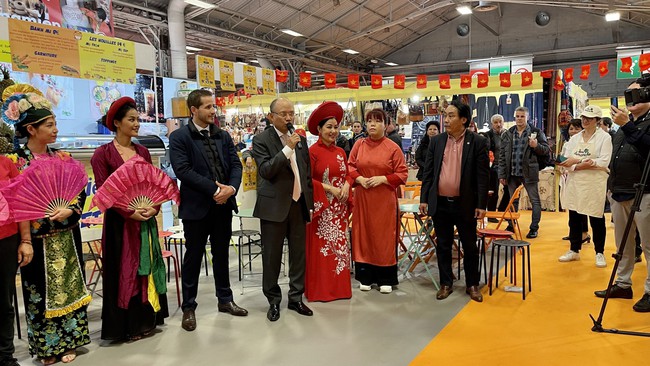 Văn hóa, du lịch và thủ công mỹ nghệ Việt thu hút khách Pháp tại Hội chợ Paris - Ảnh 1.