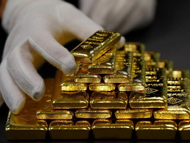 Giá vàng hôm nay: Vàng miếng SJC tăng mạnh, vàng nhẫn giảm - Ảnh 1.