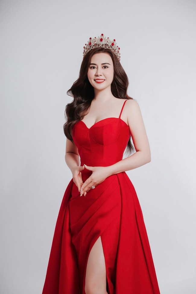 Hoa hậu Phan Kim Oanh mời ca sĩ Minh Quân ngồi &quot;ghế nóng&quot; Mrs Earth Vietnam 2024 - Ảnh 3.
