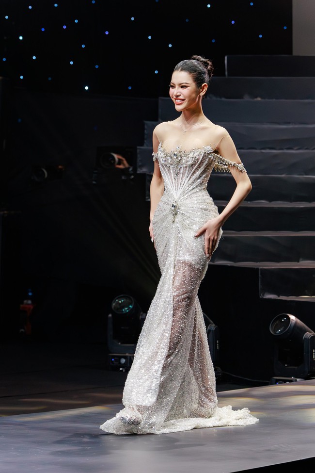 Tường San đại diện Việt Nam tham gia Miss International Queen 2024 - Ảnh 1.