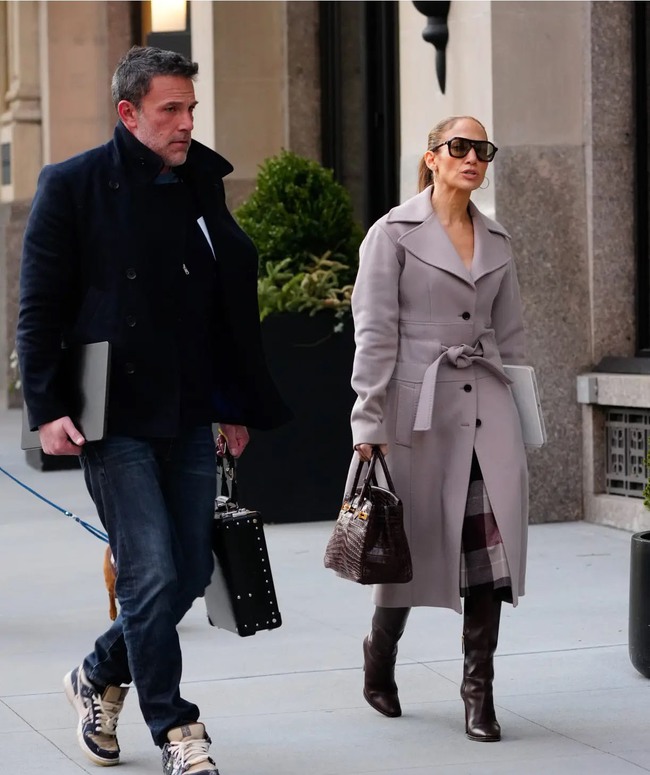 Jennifer Lopez và Ben Affleck được cho là &quot;sống riêng&quot; giữa những rắc rối trong hôn nhân - Ảnh 7.
