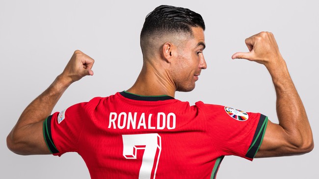 Biến tấu cùng EURO: Khát vọng mang khuôn mặt Ronaldo - Ảnh 1.
