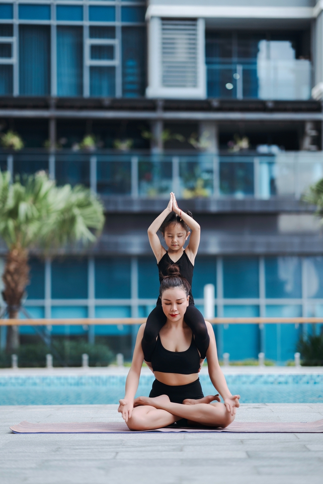 Mẹ Trà Ngọc Hằng bật mí 5 lợi ích khi cho con gái nhỏ học môn yoga - Ảnh 3.