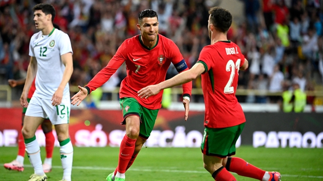 Lộ thông tin Ronaldo bị HLV Martinez 'cảm hóa', khao khát cùng Bồ Đào Nha vô địch EURO 2024 - Ảnh 2.