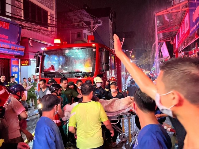 Vụ cháy tại Định Công Hạ, Hà Nội: UBND thành phố chỉ đạo điều tra nguyên nhân, khắc phục hậu quả - Ảnh 2.