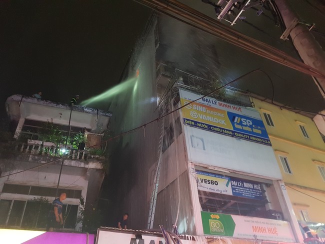 Vụ cháy tại Định Công Hạ, Hà Nội: UBND thành phố chỉ đạo điều tra nguyên nhân, khắc phục hậu quả - Ảnh 1.