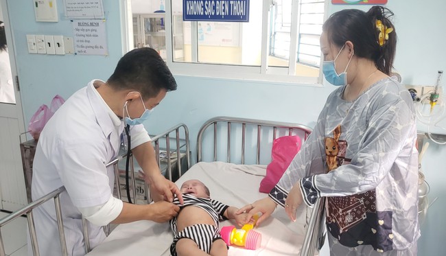 Thành phố Hồ Chí Minh: Yêu cầu các cơ sở y tế sẵn sàng ứng phó bệnh sởi gia tăng - Ảnh 2.