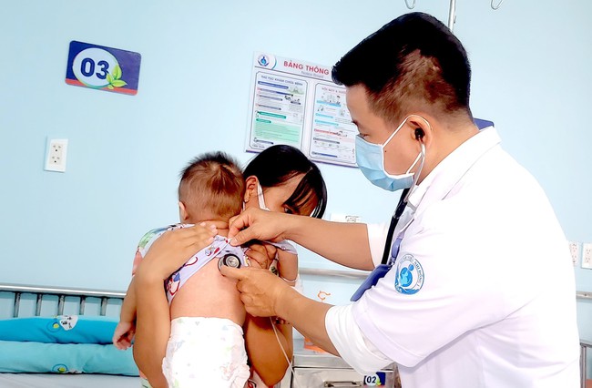 Thành phố Hồ Chí Minh: Yêu cầu các cơ sở y tế sẵn sàng ứng phó bệnh sởi gia tăng - Ảnh 1.