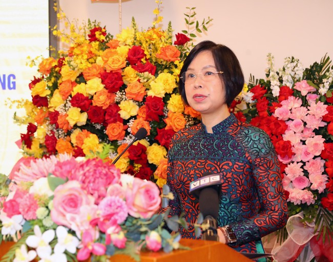 Trưởng Ban Tuyên giáo Trung ương thăm, chúc mừng TTXVN nhân Ngày Báo chí cách mạng Việt Nam - Ảnh 3.