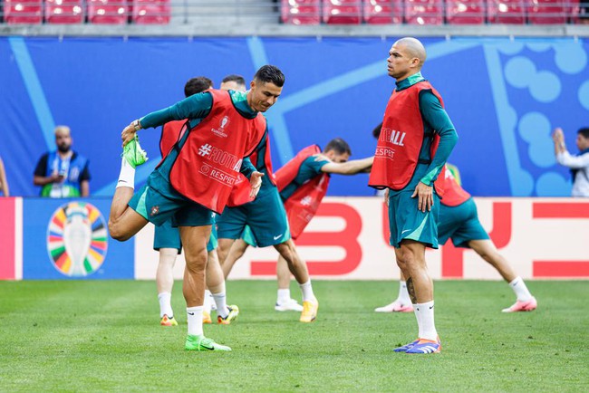 TRỰC TIẾP bóng đá Bồ Đào Nha vs CH Séc (02h00, 19/6), Link VTV3, TV360 xem EURO 2024: Ronaldo đá cặp đàn em Leao - Ảnh 12.