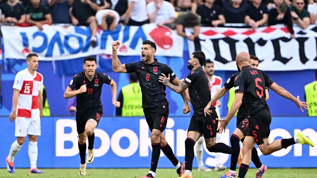 Trận hòa kịch tính của Croatia vs Albania thiết lập kỷ lục chưa từng có ở EURO và World Cup - Ảnh 2.