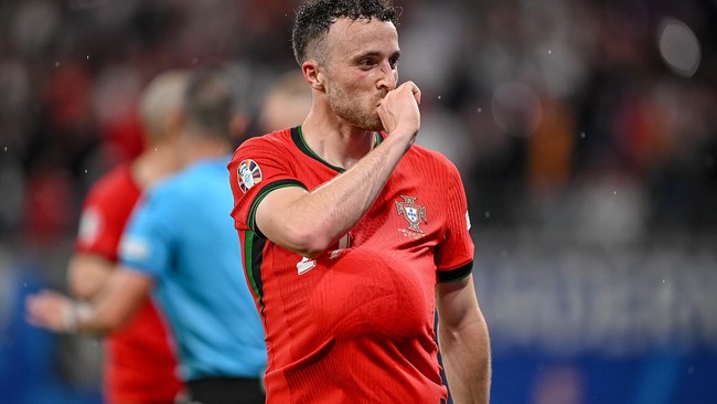 Tin nóng EURO 19/6: Sao Bồ Đào Nha ăn mừng hụt hài hước, 2 cầu thủ rời EURO vì chấn thương - Ảnh 2.