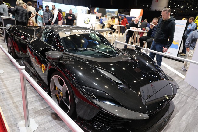 Ferrari sắp ra mắt mẫu xe điện đầu tiên với giá bán cao hơn 500.000 USD - Ảnh 1.