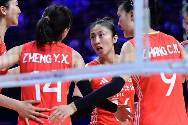 Tuyển bóng chuyền nữ Trung Quốc thảm bại 0-3 trước Ý ở VNL 2024