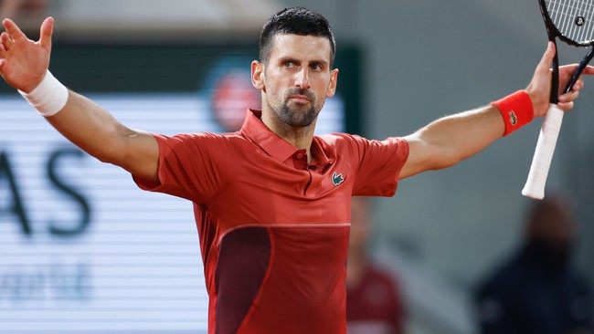 Djokovic đi tiếp một cách thần kỳ lúc 3 giờ sáng sau trận đấu đi vào lịch sử giải Pháp mở rộng - Ảnh 2.