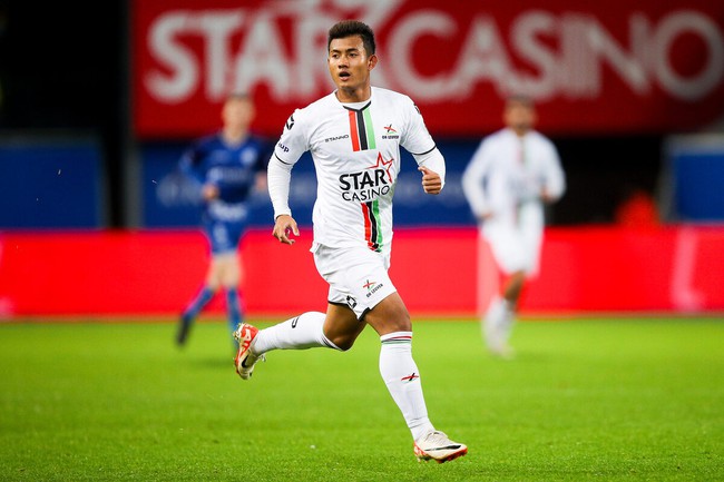 Thần đồng bóng đá Thái Lan được câu lạc bộ châu Âu gia hạn hợp đồng - Ảnh 1.