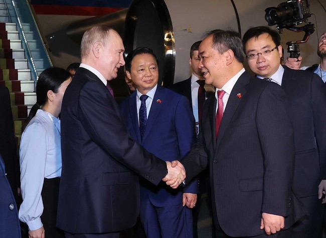 Tổng thống Liên bang Nga Vladimir Putin bắt đầu chuyến thăm cấp Nhà nước tới Việt Nam - Ảnh 5.