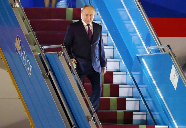 Tổng thống Liên bang Nga Vladimir Putin bắt đầu chuyến thăm cấp Nhà nước tới Việt Nam - Ảnh 1.