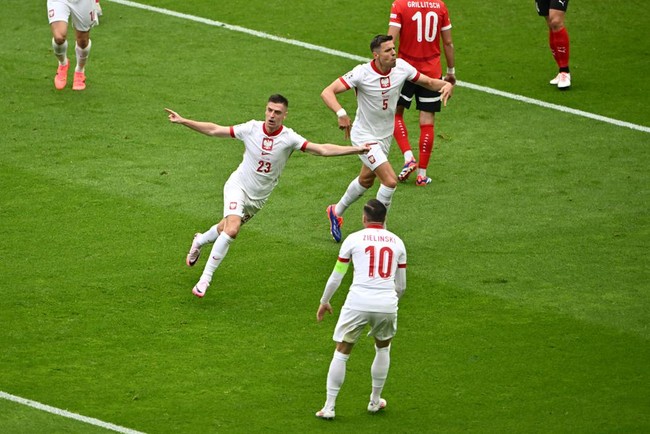 Tấn công mãn nhãn, ĐT Áo nhấn chìm Ba Lan trong trận cầu 4 bàn thắng - Ảnh 1.