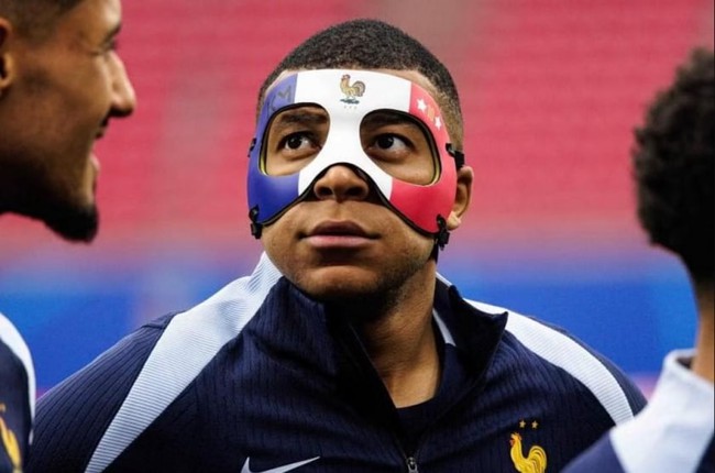 Mbappe bị UEFA cảnh báo vì dùng mặt nạ tại EURO 2024 - Ảnh 2.