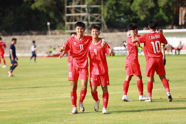 Tin nóng thể thao tối 22/6: Duy Nhất tăng hạng sau chiến thắng 'thần đồng' Muay Thái, tuyển trẻ Việt Nam thắng 15-0 - Ảnh 1.