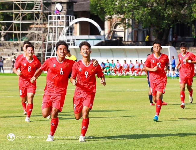 Việt Nam đại thắng với tỷ số không tưởng ở giải U16 Đông Nam Á, đối thủ phải thở oxy vì không chịu nổi nhiệt - Ảnh 1.