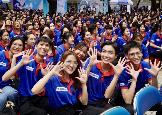 Thanh niên Thành phố Hồ Chí Minh ra quân tiếp sức mùa thi năm 2024 - Ảnh 4.