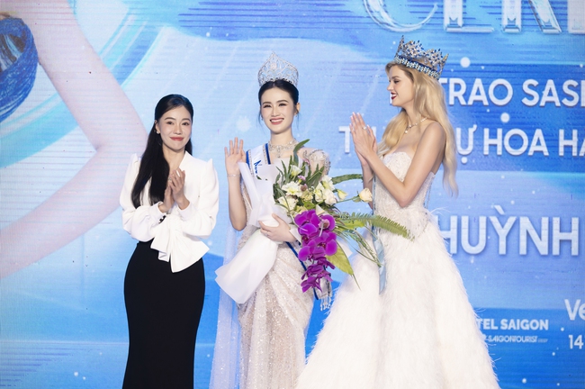 Huỳnh Trần Ý Nhi nhận sash Miss World Vietnam tham dự Hoa hậu Thế giới lần thứ 72 - Ảnh 3.