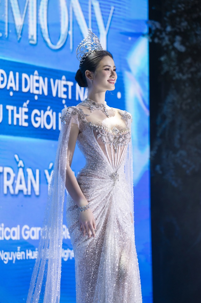 Huỳnh Trần Ý Nhi nhận sash Miss World Vietnam tham dự Hoa hậu Thế giới lần thứ 72 - Ảnh 4.