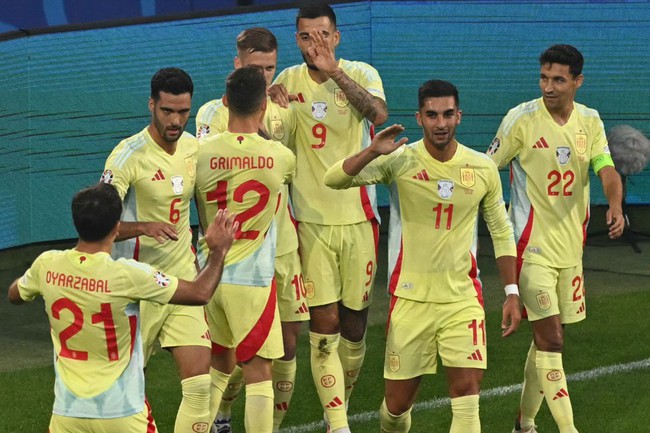 Tin nóng thể thao sáng 25/6: Tây Ban Nha giúp Anh, Pháp, Hà Lan đi tiếp, Modric lập kỷ lục EURO - Ảnh 1.