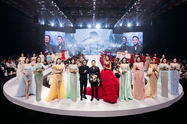 Vietnam Beauty Fashion Fest 7: Đỗ Hà, Lương Thuỳ Linh &quot;đọ sắc&quot; cùng dàn hậu quốc tế - Ảnh 7.
