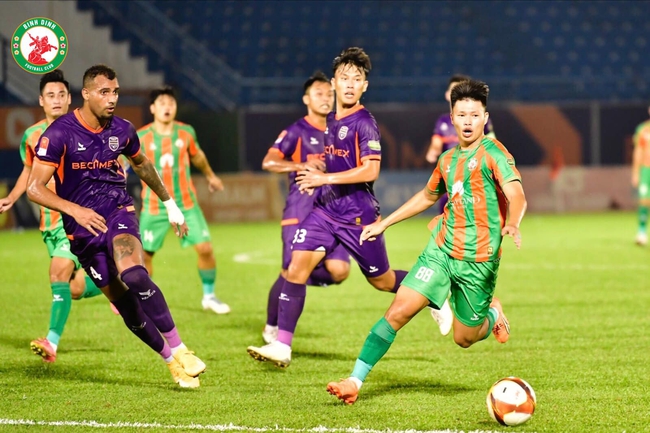 Vòng 25 V-League 2023/24: Nam Định viết nên lịch sử - Ảnh 4.