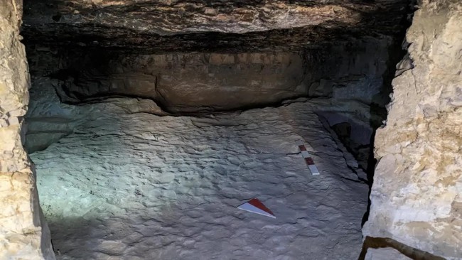 Ai Cập phát hiện 33 ngôi mộ thời Hy Lạp-La Mã - Ảnh 1.