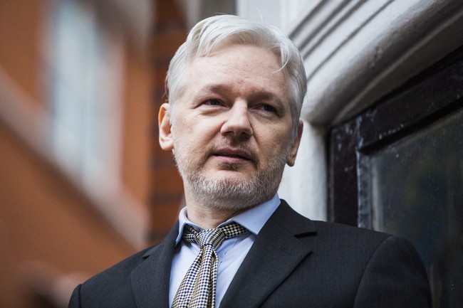 Nhà sáng lập WikiLeaks đồng ý nhận tội - Ảnh 1.